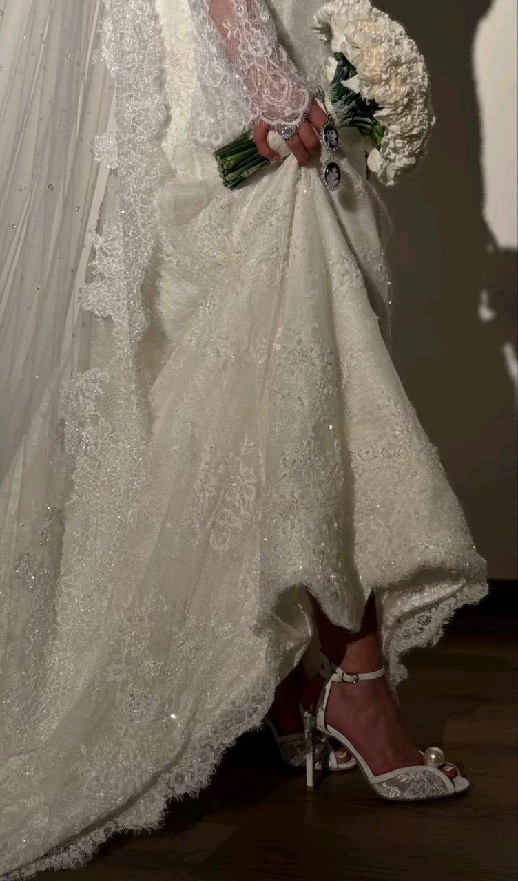 Royal Wedding Dress - Luxurious bridal gown